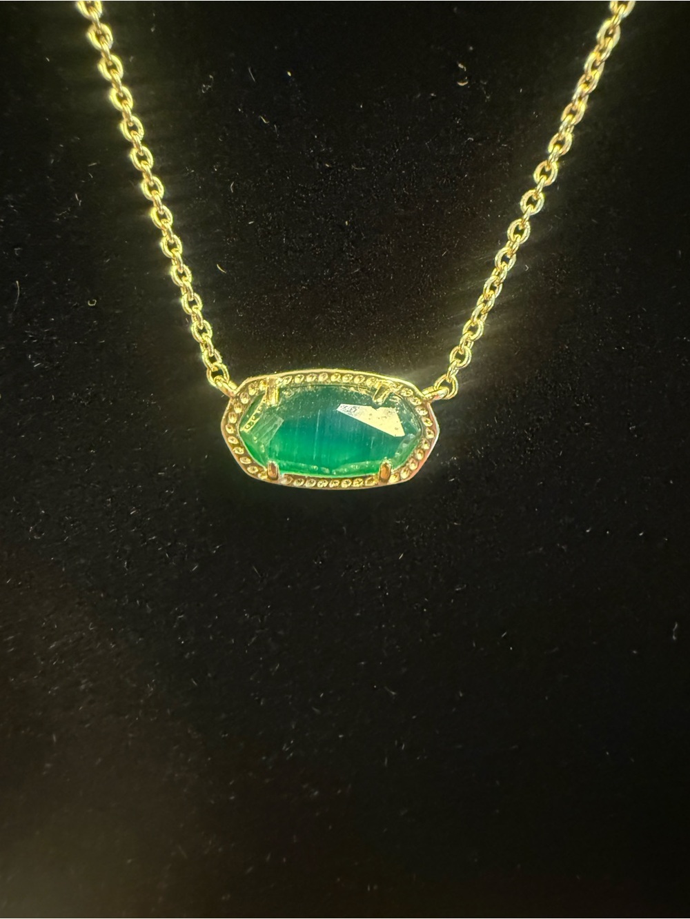 Kendra Scott Elisa 14K Gold Pendant Necklace in Emerald Cat’s Eye - Picture 4 of 12